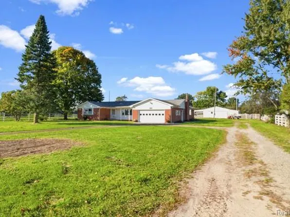 638 W Kalamo Hwy, Charlotte, MI 48813