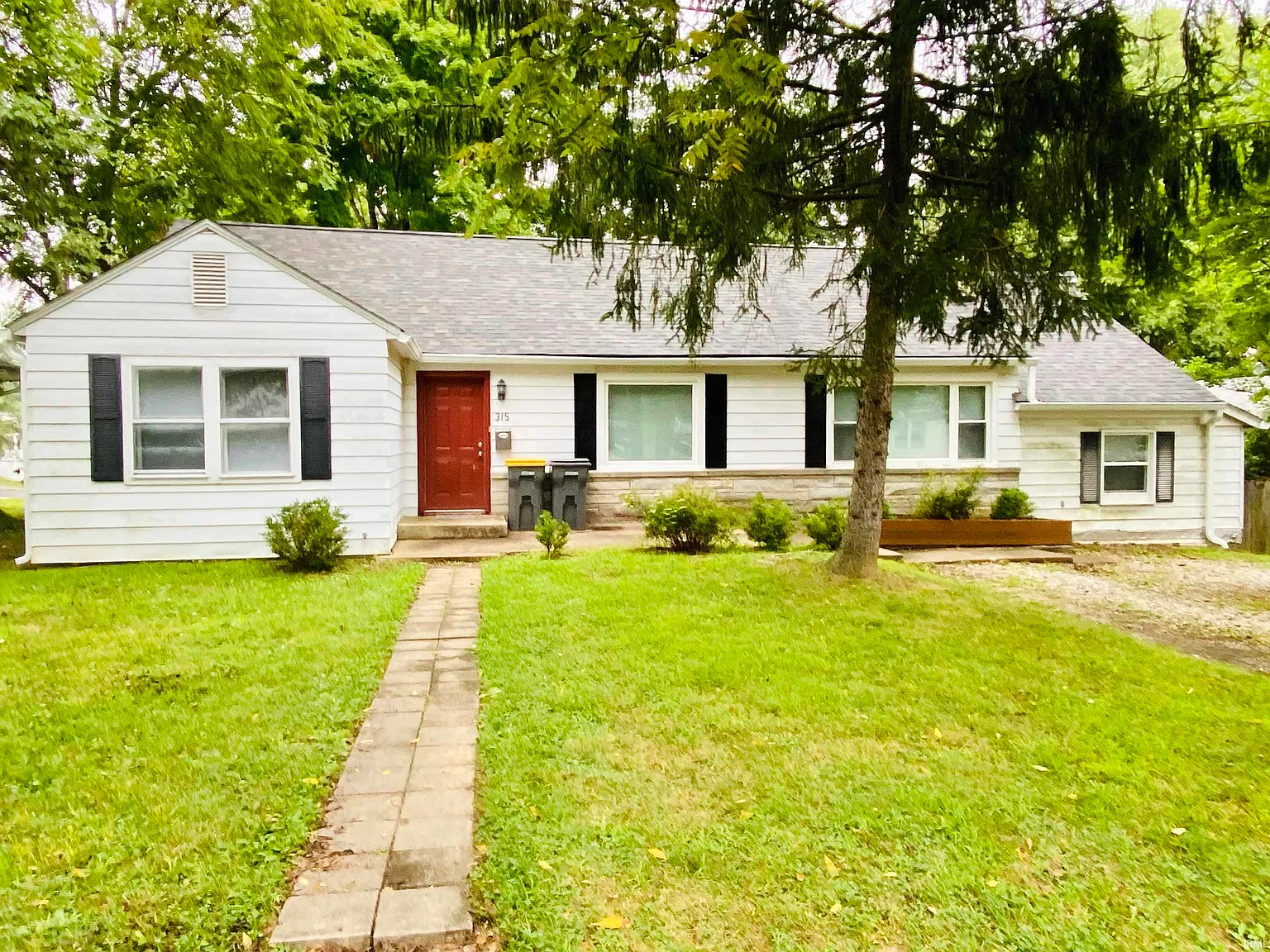 5 bed, 2.0 bath, 3026 sqft, $3,275 — Photo 1