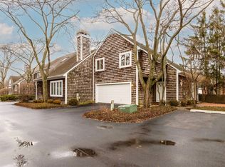 186 E Winthrop Ln, Lake Forest, IL 60045