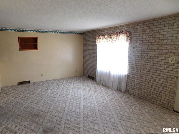 2nd image of 915 N Lincoln St
