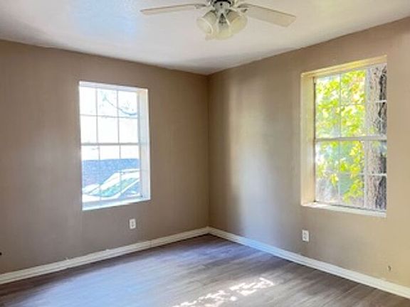 3rd image of 1723 Oak Knoll Dr #2
