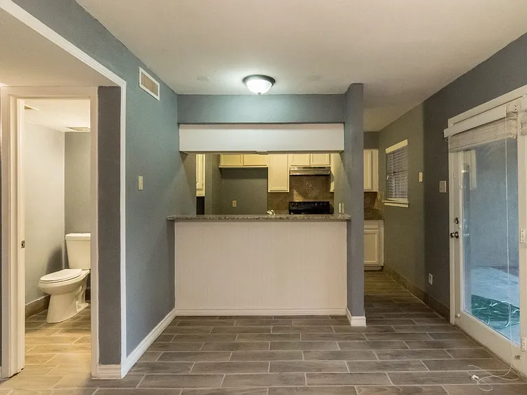 317 Valley Park Dr — Photo 7