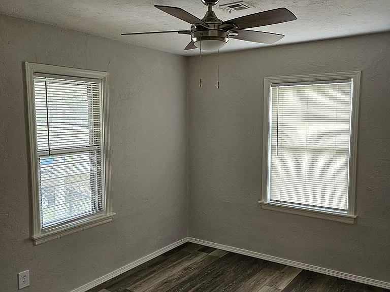 513 E Boeing Dr — Photo 16