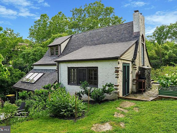 5th image of 1016 Trinity Ln