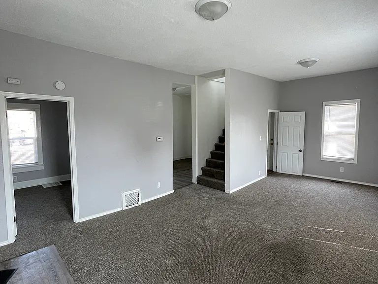 2604 Leech Ave — Photo 5