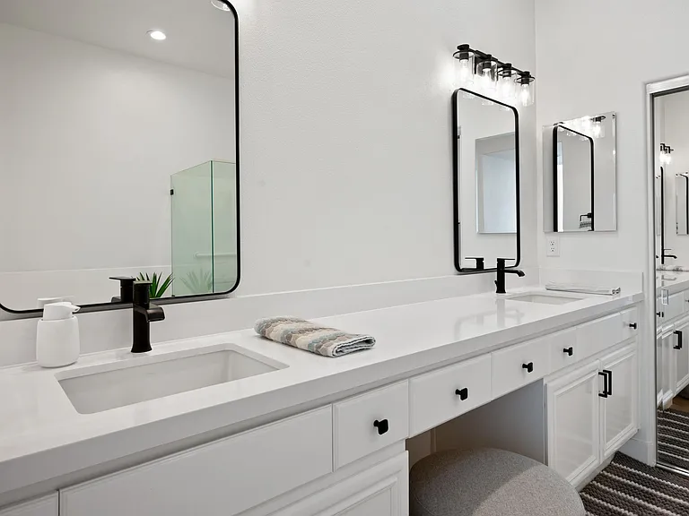 143 E Kavenish Dr — Photo 24