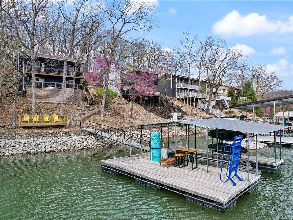 1st image of 957 Crawford Dr