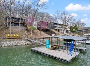 957 Crawford Dr, Sunrise Beach, MO 65079