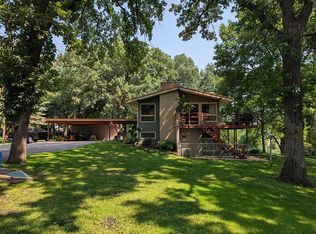 302 E 9th St, Winthrop, MN 55396