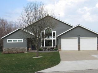 1016 Emerald Pines Dr, Arnolds Park, IA 51331