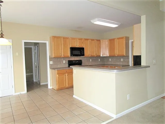 2420 Queensboro Ln — Photo 6