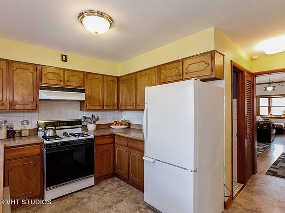 4th image of 1812 W Touhy Ave