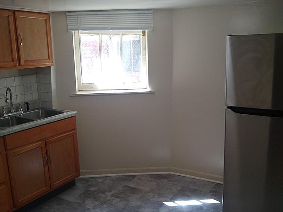 3rd image of 5845 N Maplewood Ave