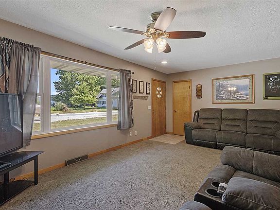 4th image of 605 Broadway St