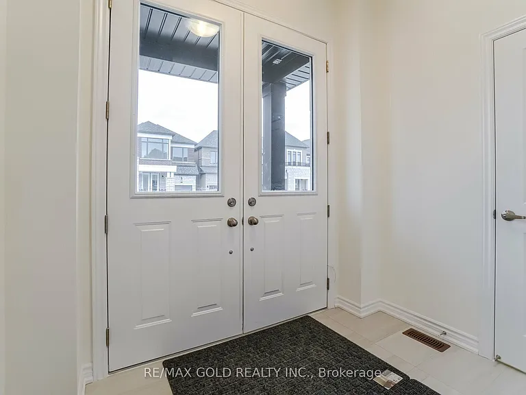 26 Del Grappa St — Photo 3