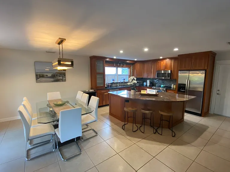 1268 Lake Shore Dr — Photo 9