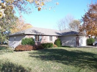 205 S Peculiar Dr, Peculiar, MO 64078