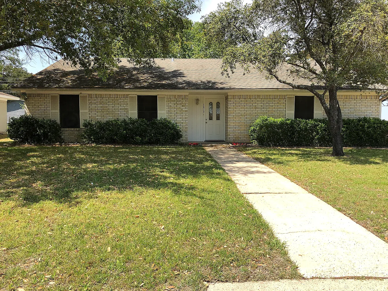 3 bed, 1640 sqft, $1,900 — Photo 1