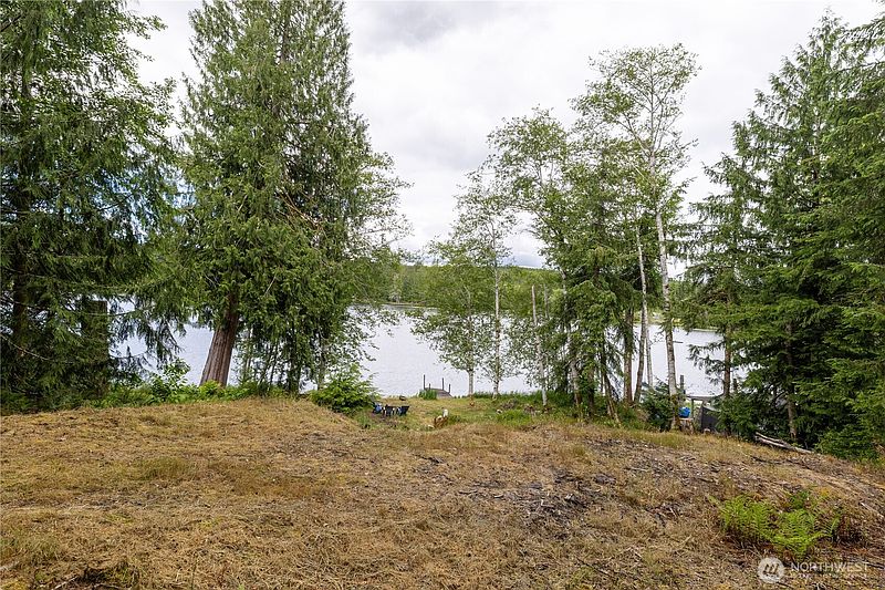 2nd image of 460 W Arrowhead Drive