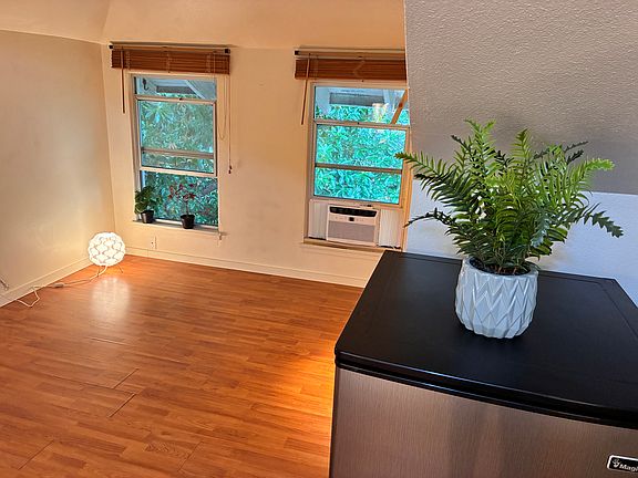 4th image of 740 Belmont Pl E APT 5
