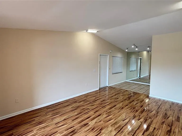 5169 Vineland Rd #B208 — Photo 10