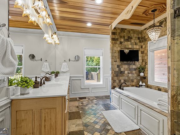 21st image of 1091 Echota Rd