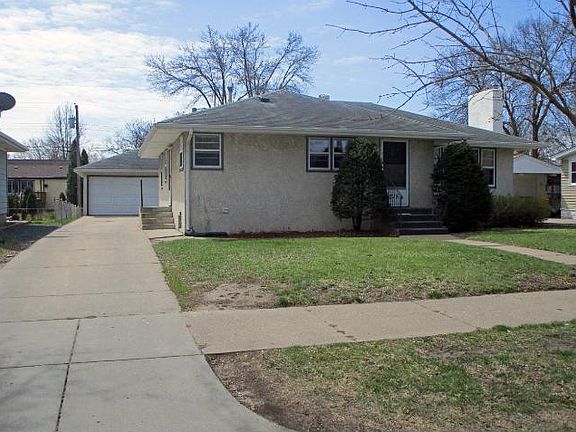 2nd image of 215 Spruce St W