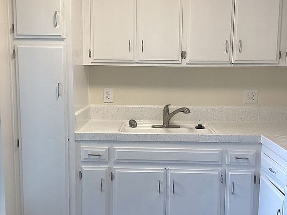 4th image of 1933 Hornblend St #19