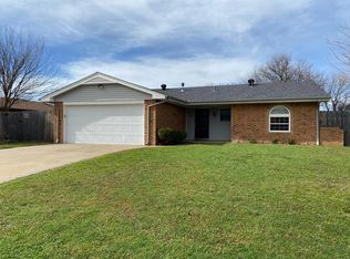4744 SE Sunnymeade Dr, Lawton, OK 73501