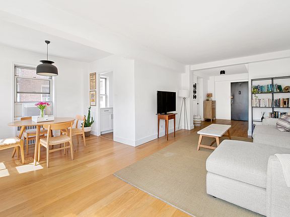 5th image of 135 Willow St APT 612