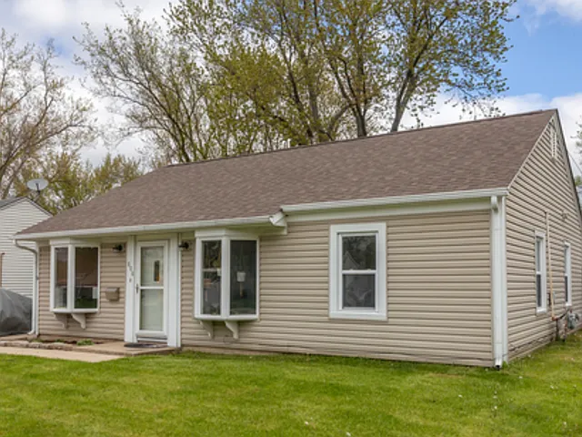 808 Forest Dr photo 1