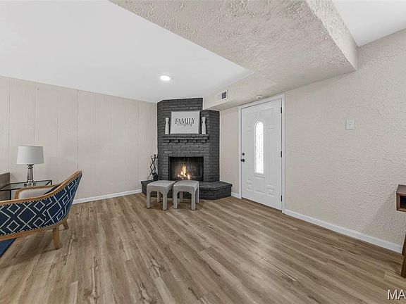 3rd image of 11018 Whitehall Manor Dr
