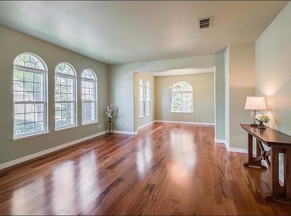 3rd image of 1001 Brock Cir