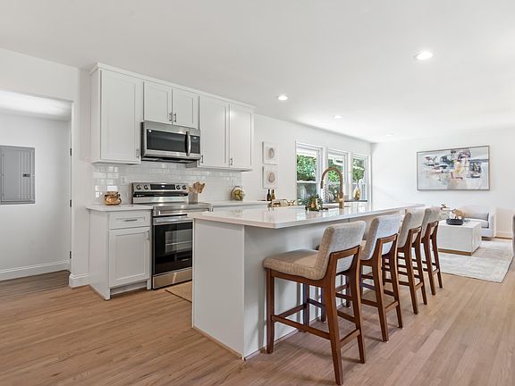 4th image of 208 Woodside Dr