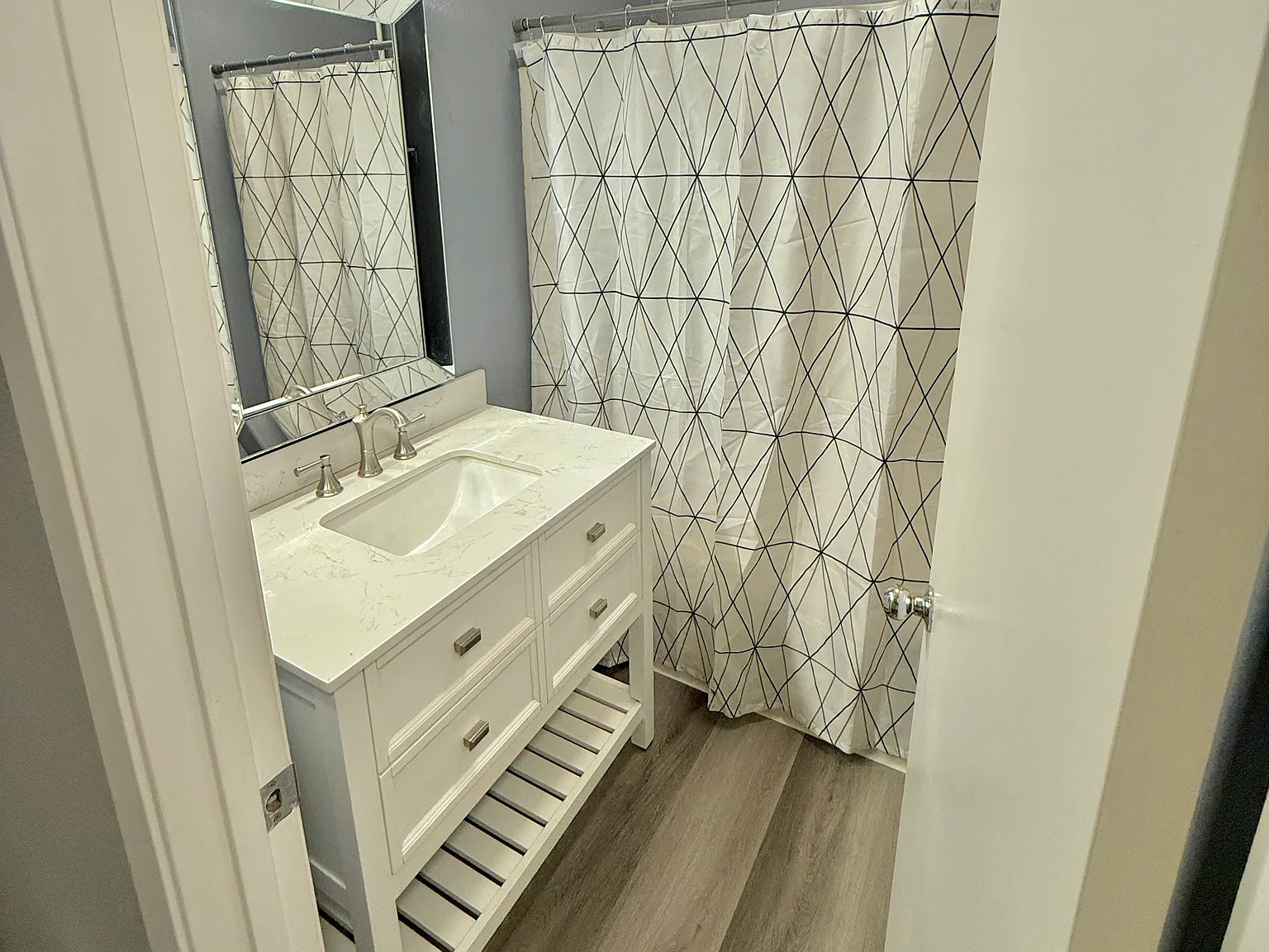 3 bed, 1100 sqft, $2,300 — Photo 3