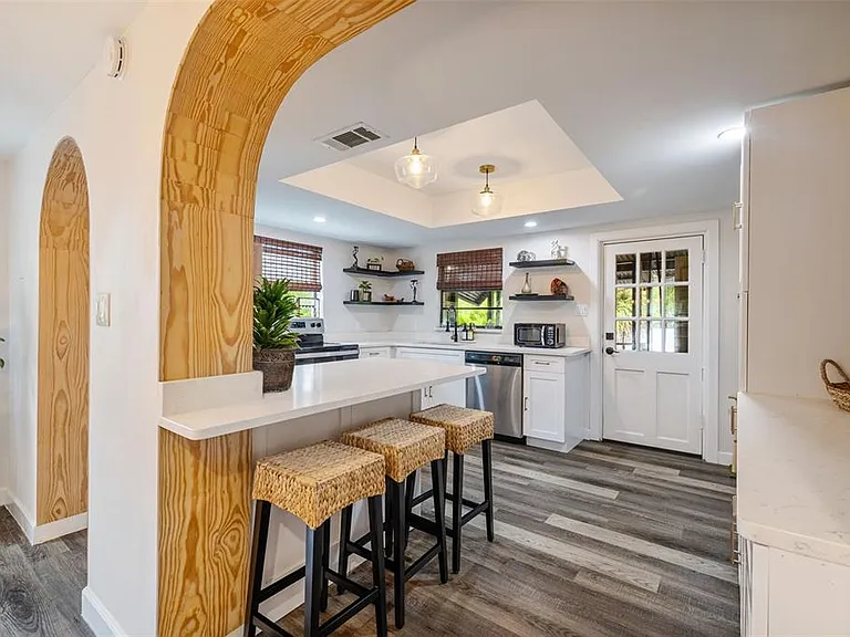 1411 E Henry Ave — Photo 9