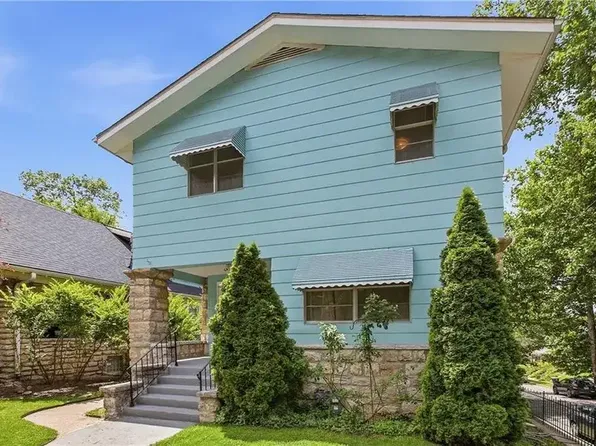 4000 Campbell St APT 2E, Kansas City, MO 64110