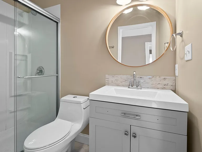 2137 Russell Blvd — Photo 13