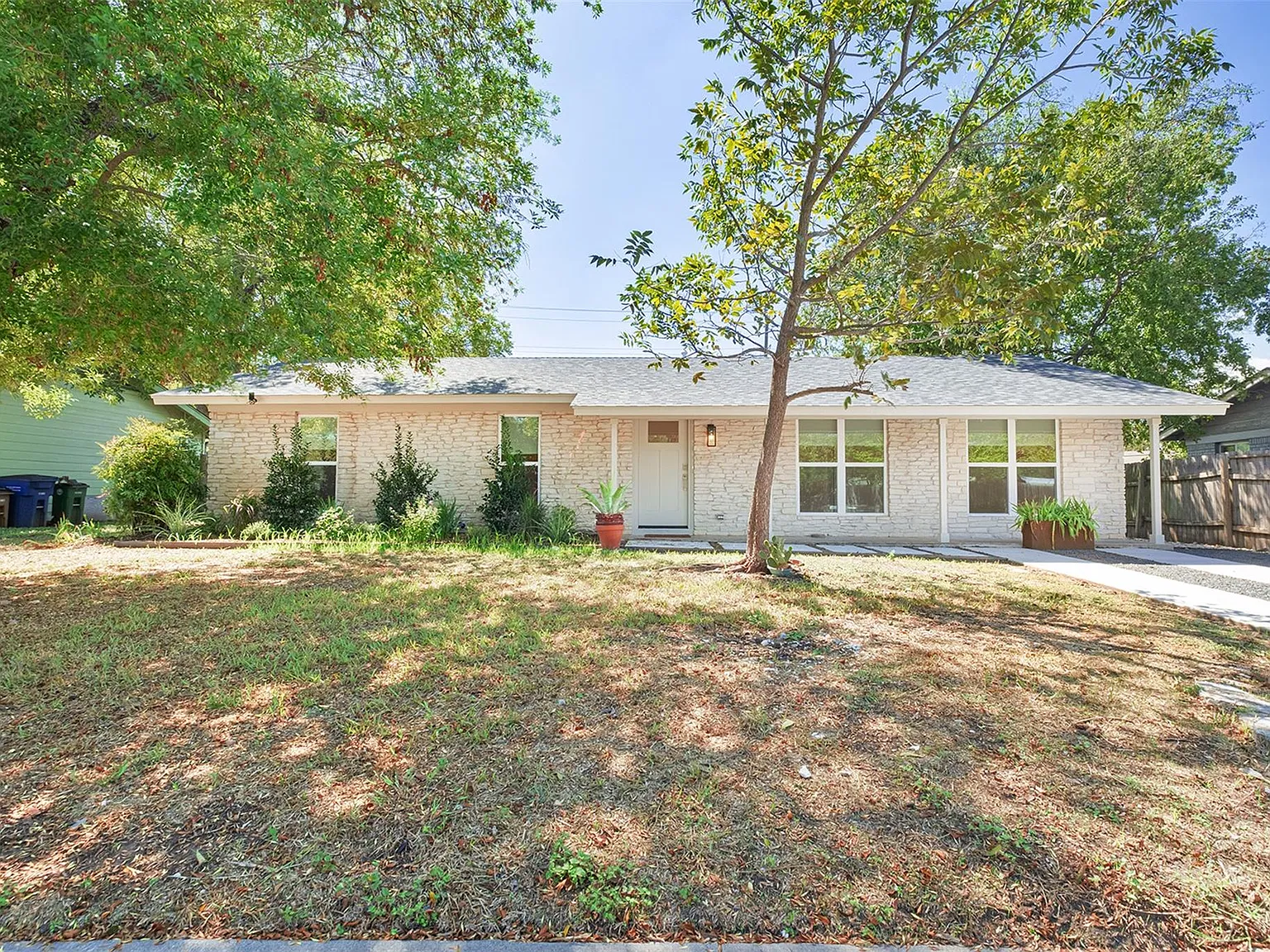 3 bed, 2.0 bath, 1407 sqft, $4,000 — Photo 3