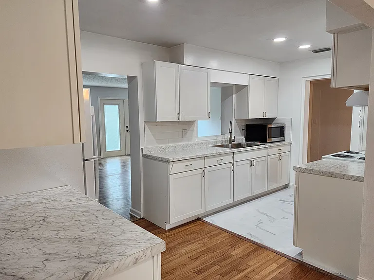 8 Poinsettia Dr — Photo 6
