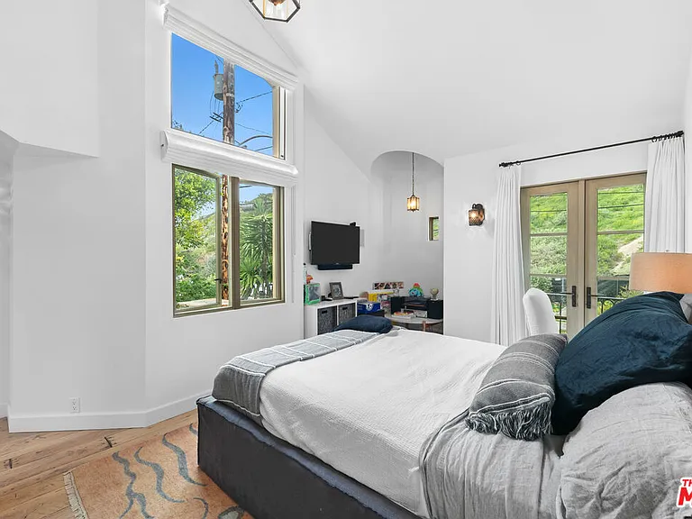 24920 Malibu Rd — Photo 25