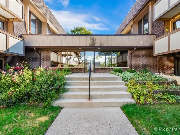 435 Cavalier Ct APT 305, Dundee, IL 60118