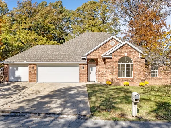 8 Eyemouth Dr, Bella Vista, AR 72715