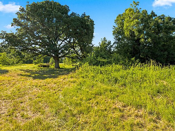3rd image of 610 County Road 2040