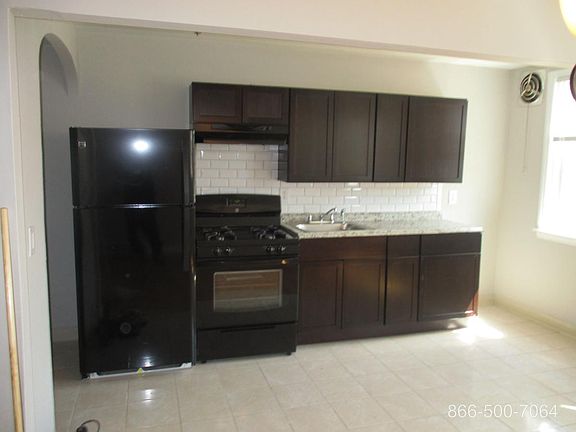 2nd image of 2042 Devereaux Ave