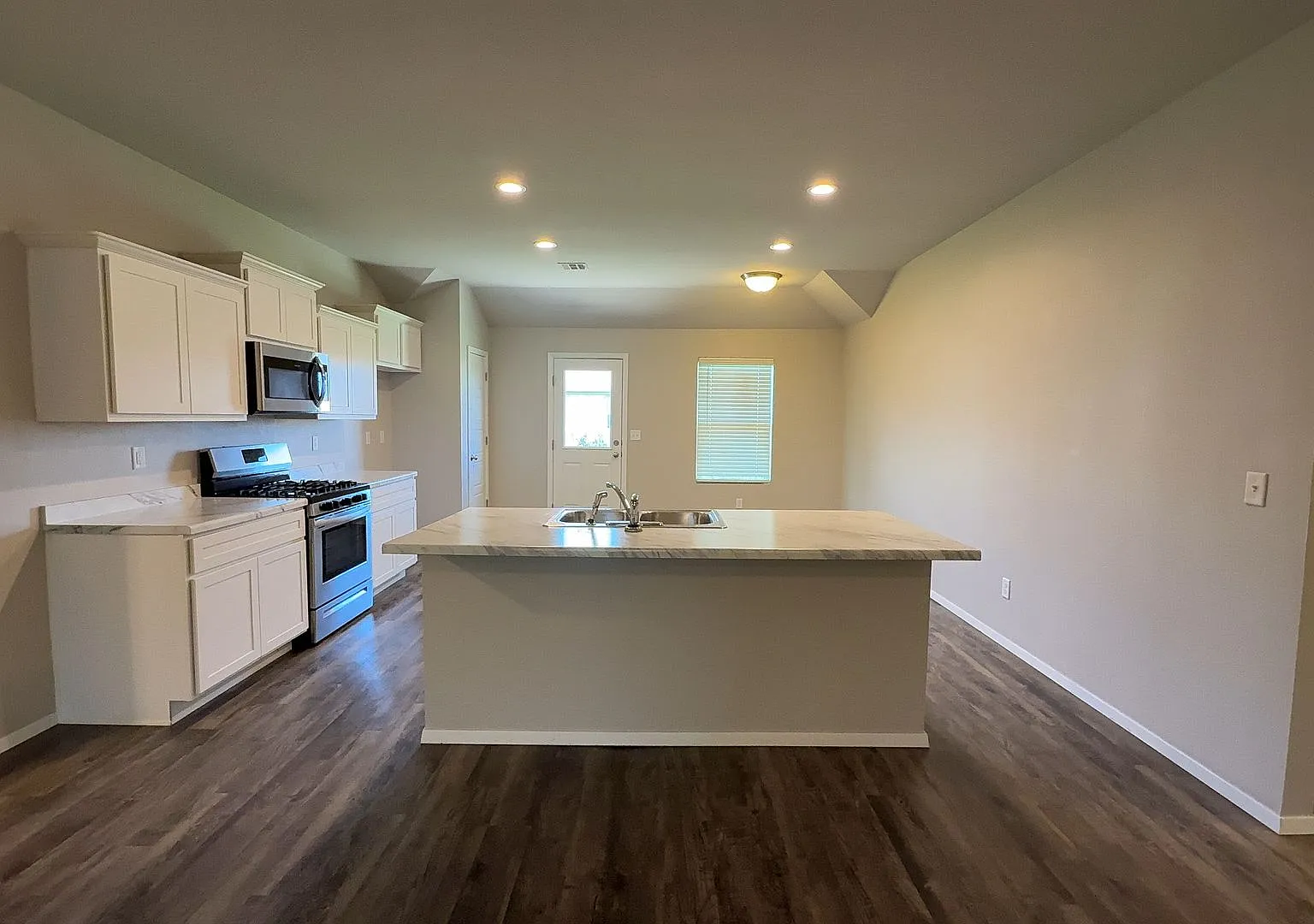 Welcome to your new 4 bedroom, 2 bath home in Glenpool! — Photo 4