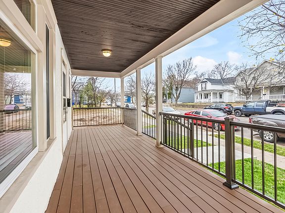 4th image of 626 Reaney Ave