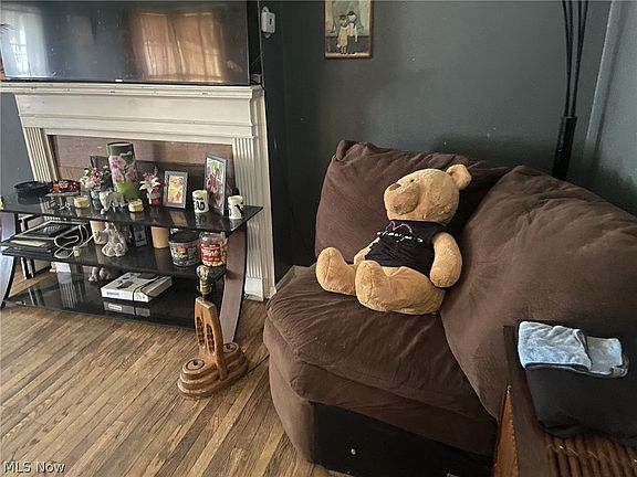 4th image of 2202 Portman Ave