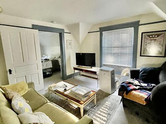 3rd image of 523 W Washington St #2