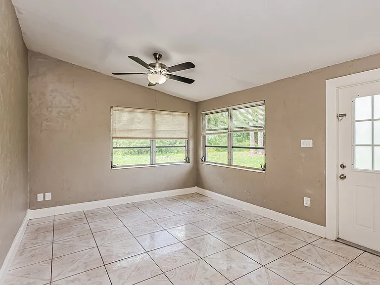 1119 Clayton Ave — Photo 4